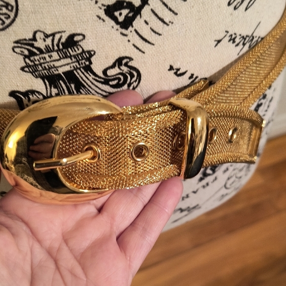 Vintage Gold Mesh Belt. Size Large. Great Condition. - Picture 4 of 9